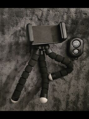 NIB- Universal Flexible Tripod With Phone Mount And Bluetooth Remote Control